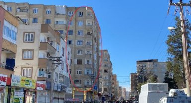 Diyarbakır'da çökme tehlikesi; 9 katlı binanın olduğu cadde kapatıldı