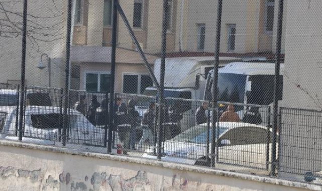 Diyarbakır'da depremde yıkılan binalarla ilgili 39 şüpheli adliyede