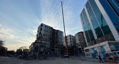 Diyarbakır'da hasarlı yapıların yıkım işlemlerinin durdurulmasına karar verildi