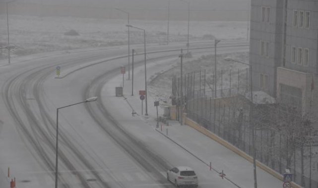 Diyarbakır'da kuvvetli kar yağışı