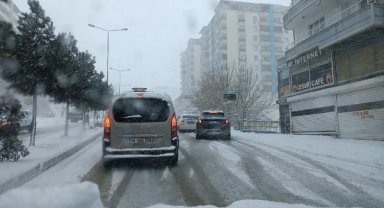 Diyarbakır'da kuvvetli kar yağışı