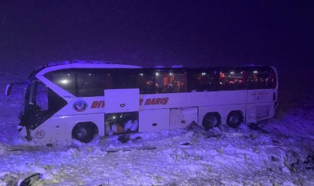 Diyarbakır'da otobüs devrildi: 35 yaralı
