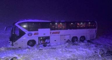 Diyarbakır'da otobüs devrildi: 35 yaralı