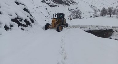 Doğu'da 5 ilde kar esareti; 1070 köy yolu ulaşıma kapandı