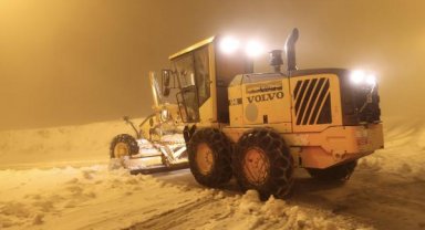 Doğu'da 5 ilde kar esareti; 1070 köy yolu ulaşıma kapandı