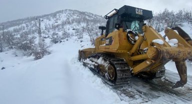 Doğu'daki 5 ilde 427 yerleşim yeri yolu, kardan kapandı