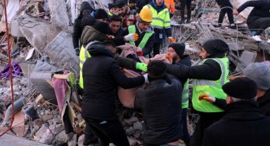 Doğum gününde kızı ve damadını depremde kaybetti