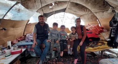 Domates, salatalık ektikleri seralar depremzedelere 'ev' oldu