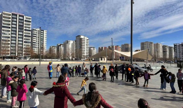 DÜ öğrencileri depremzede çocuklar için seferber oldu