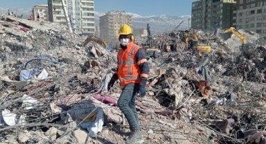 Dükkanını kapatıp, deprem bölgesine giden AFAD gönüllüsü canlar kurtardı