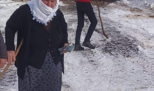 Düvesini satıp, parasını depremzedelere bağışladı