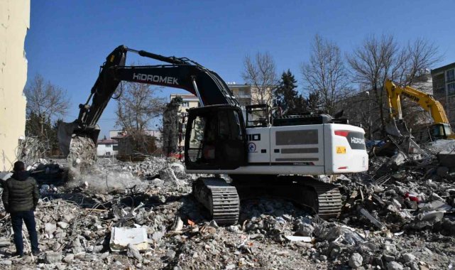 Düzce'den deprem bölgelerine bin 604 personel ve 397 araç gönderildi