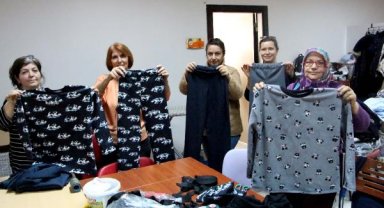 Edirne'de kadınlar, depremzedeler için kıyafet dikmeye başladı