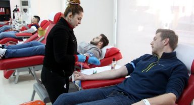 Edirne'de uluslararası öğrencilerden depremzedeler için kan bağışı
