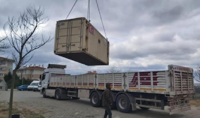 Edirne'den deprem bölgesine 3 TIR ve 4 kamyon dolusu tıbbi yardım