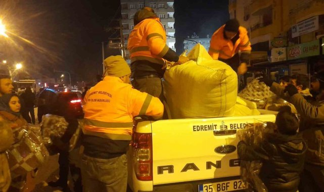 Edremit Belediyesi ekipleri deprem bölgesine ulaştı