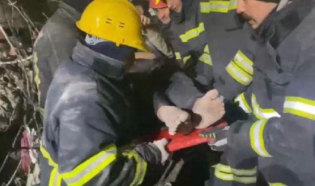 Elbistan'da 3 kişilik aile, 72 saat sonra enkazdan kurtarıldı