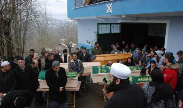 Elbistan'da enkazda kalan 5 kişilik aile toprağa verildi