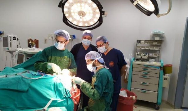 Elindeki güçsüzlük ve yürüme zorluğu için gittiği hastanede beyin tümörü çıktı, 10 saatte sağlığına kavuştu