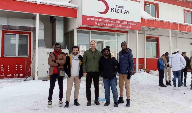 Eller depremzedeler için kalktı