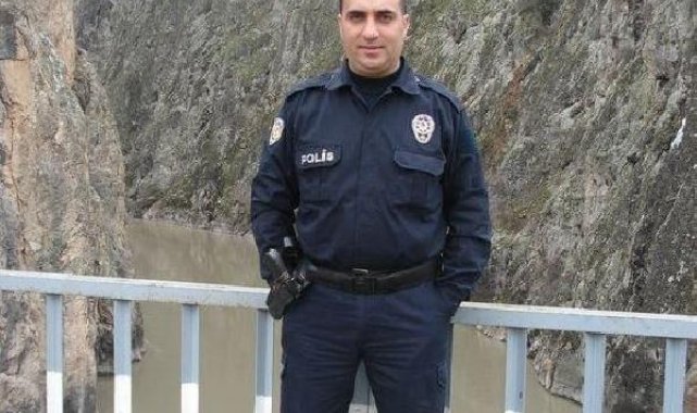 Emeklilik dilekçesi veren ve depremde ölen polis memuru, eşi ve 3 oğlu toprağa verildi