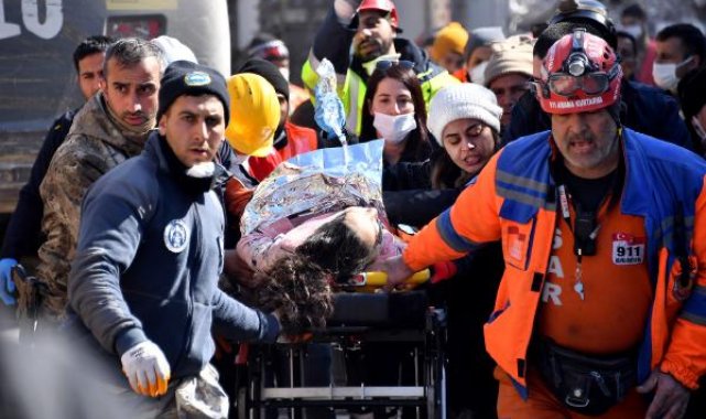 Emine, 200'üncü saatte enkazdan sağ çıkarıldı