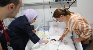 Emine Erdoğan, Ankara'ya getirilen depremzede bebekleri ziyaret etti