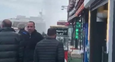 Eminönü'nde su borusu patladı: su metrelerce havaya fışkırdı