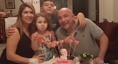 Enkaz altında birbirlerine sarılı bulunan 4 kişilik aile toprağa verildi