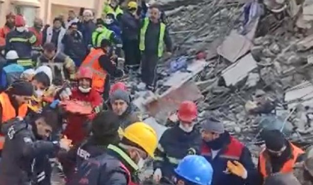 Enkaz altında kalan 2 aylık bebek, 128 saat sonra sağ çıkarıldı