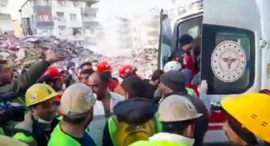 Enkazda 228'inci saatte anne ile 2 çocuğunun mucize kurtuluşu
