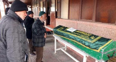 Enkazda kızının kurtarılmasını beklerken kalp krizinden öldü