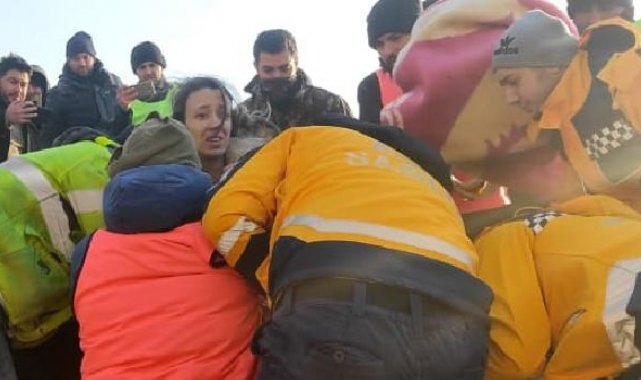 Enkazdaki üniversiteli Zişan'ı uyanık tutup, 101'inci saatte kurtardılar