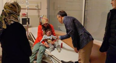 Enkazdan 12 saat sonra 2 çocuğuyla kurtarılan anne: Üfleyerek çocuklarıma nefes aldırdım