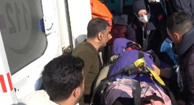 Enkazdan kurtarılan hamile kadın, askeri helikopterle hastaneye ulaştırıldı