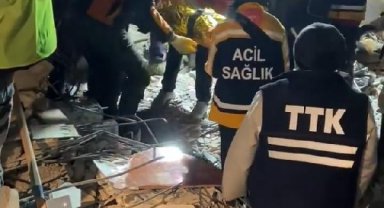 Enkazdan ölen kızının akıllı saatinden mesaj göndererek kurtuldu