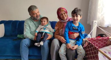 Enkazdan yaralı çıkarılan 3 yaşındaki kayıp yeğeninin bulunmasını istiyor