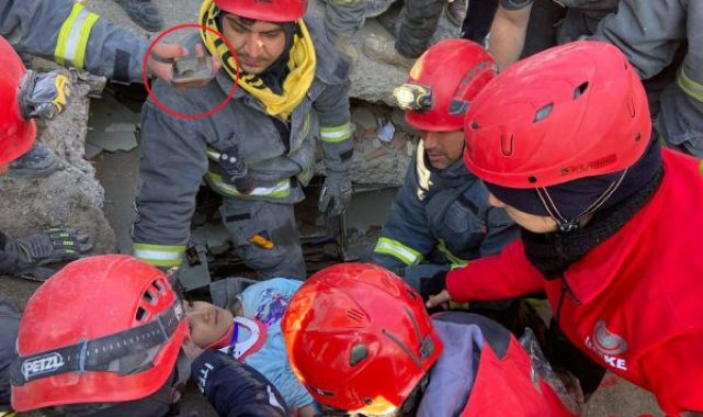 Enkazdan 99 saat sonra kurtarılırken, sevdiği şarkıyı açtırdı