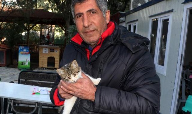 Enkazında onlarca kişinin can verdiği Hasan Alpargün Apartmanı'ndan 'Şanslı' kurtuldu