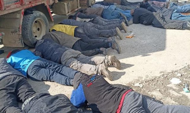 Enkazlarda hırsızlık girişiminde bulunan 20 şüpheliyi özel harekat polisleri yakaladı