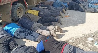 Enkazlarda hırsızlık girişiminde bulunan 20 şüpheliyi özel harekat polisleri yakaladı