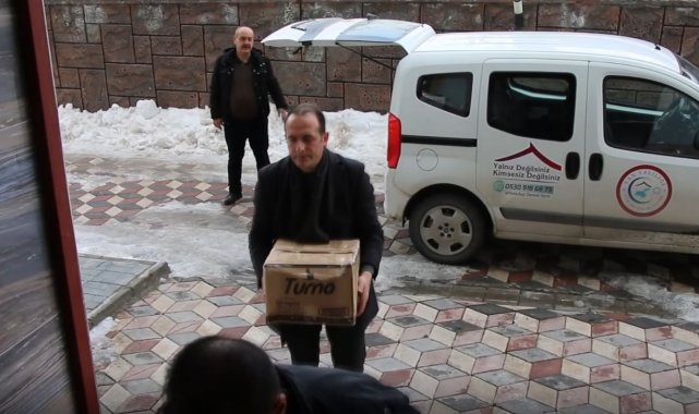 Erciş'e gelen depremzedelere Erciş Belediyesi'nden yardım eli