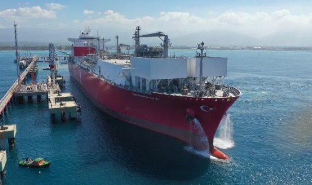 Ertuğrul Gazi gemisi, deprem sonrası doğal gaz sisteminin devamını sağladı