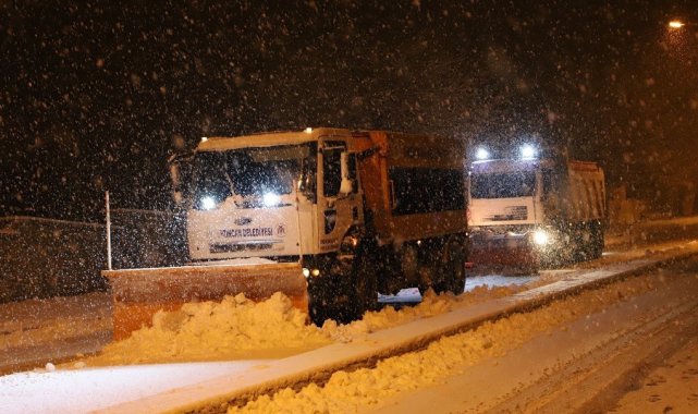 Erzincan'da kar küreme çalışmaları