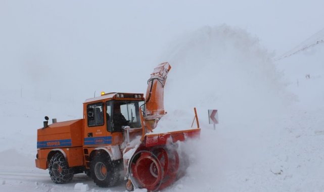 Erzincan'da kar ve tipiden kapanan 55 köy yolu ulaşıma açılıyor
