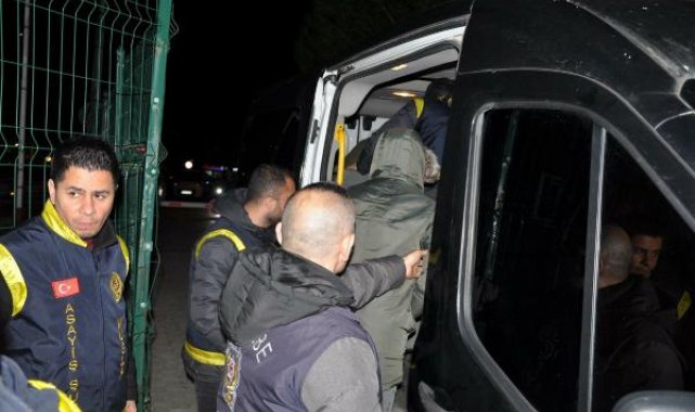 Eşiyle silahlı saldırıda yaralandı; otomobiliyle motosikletine çarptığı 2 saldırgandan 1'i öldü