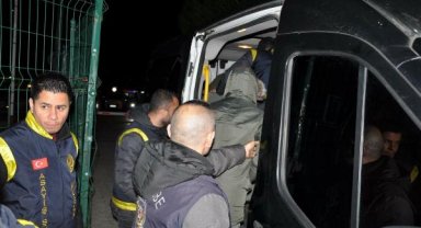 Eşiyle silahlı saldırıda yaralandı; otomobiliyle motosikletine çarptığı 2 saldırgandan 1'i öldü