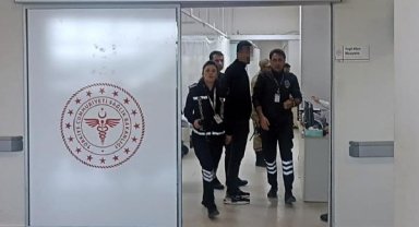 Eşiyle ultrason odasına alınmayınca doktoru ve sekreteri darbetti 
