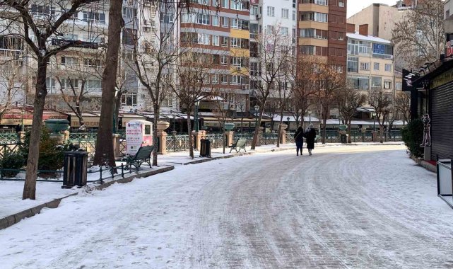 Eskişehir tekrar beyaz örtüyle kaplandı