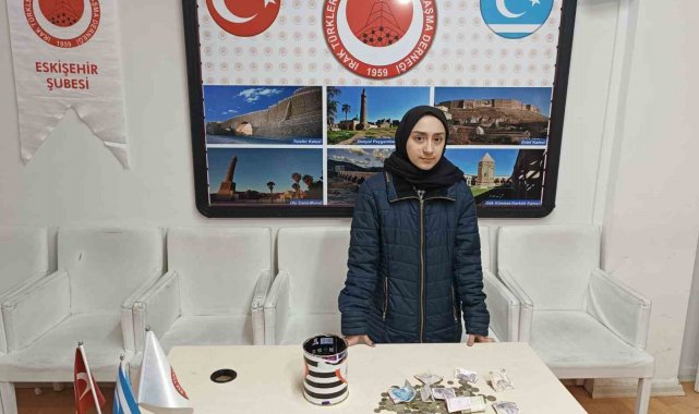 Eskişehir'de Iraklı genç kumbarası depremzedelere bağışladı